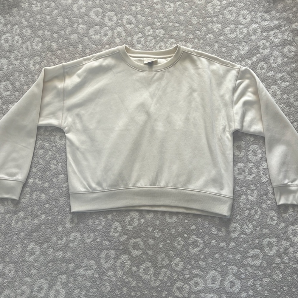 Universal Threads Cropped crew neck